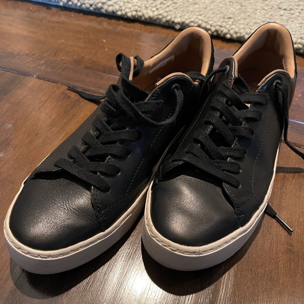 Reduced price! Black Tom’s sneakers 👟